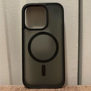 Apple iPhone 14 Pro Smoky Black MagSafe Case